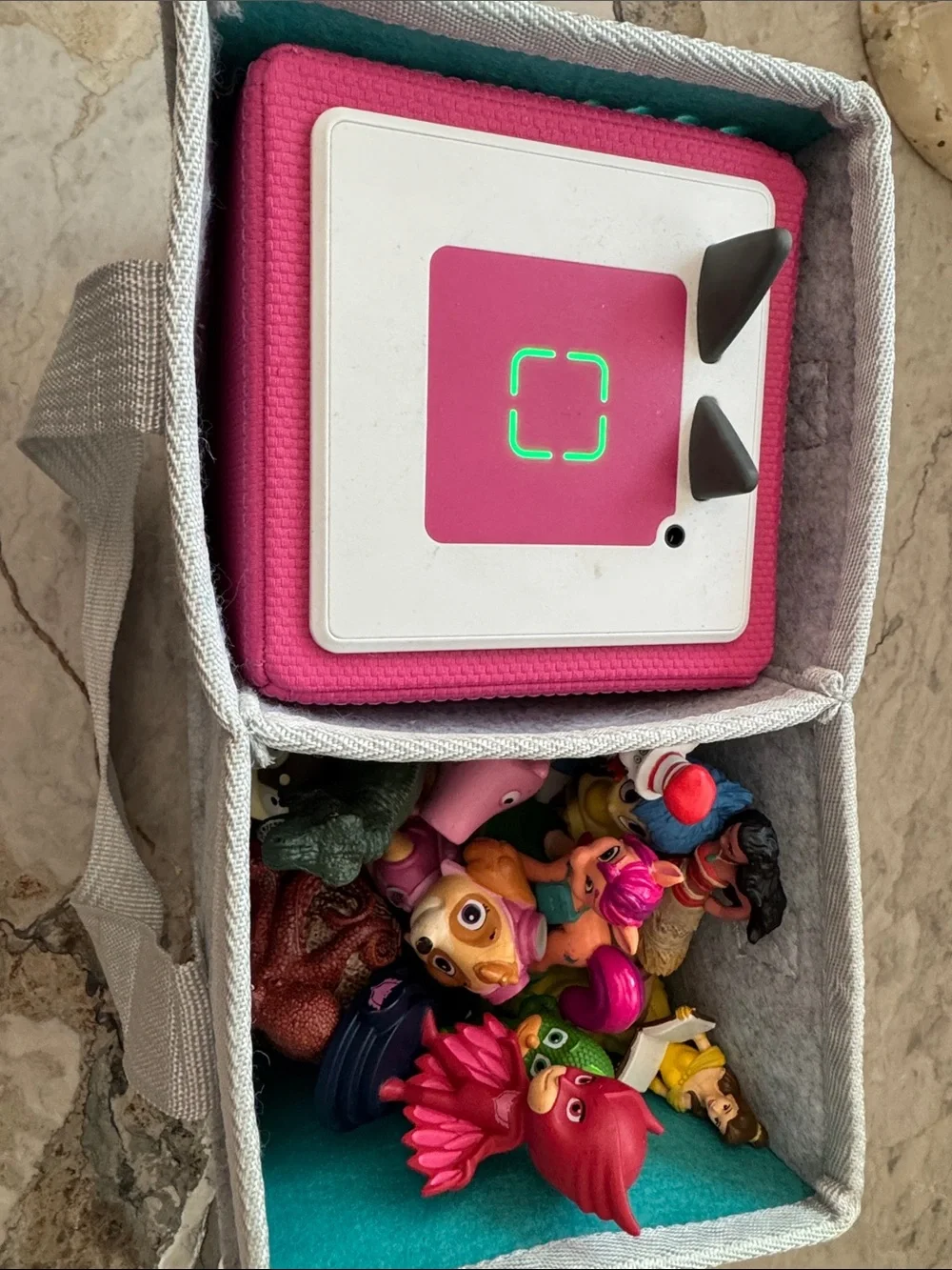 Toniebox bundle with characters and carrying case